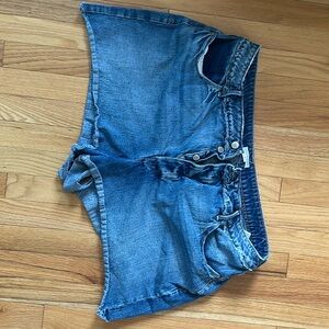 Good American Bombshell Shadow Pockets Jean Short Blue